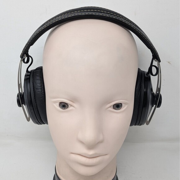 Sennheiser Momentum Wireless Over The Ear Headphones Active